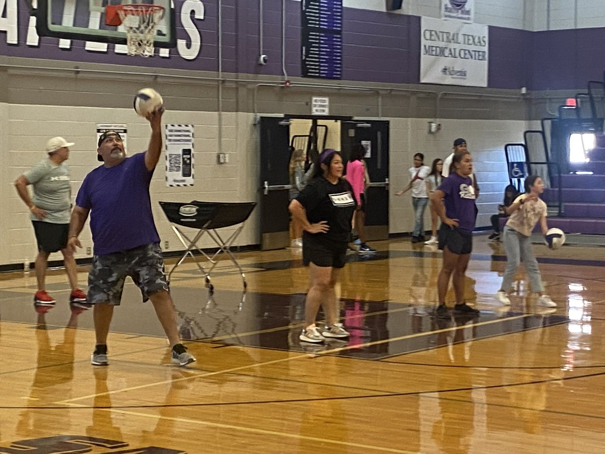 GoodnightSMCISD's tweet photo. A lot of friendly competition going on this evening at the Parent vs. Student Volleyball Game! Thank you to all who came out and supported our girls! We hope there arenβt too many sore muscles on the parent side tonight! πππ π https://t.co/jFWnKEGUtE