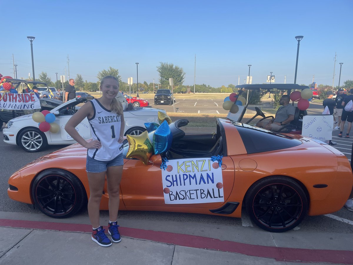 SouthmooreWBB's tweet photo. Southmoore Homecoming Parade 2023 https://t.co/jdJGir2i1x