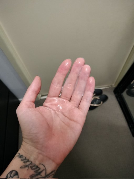 Who wants a handie next 🥵 https://t.co/aSY5jaTa6k