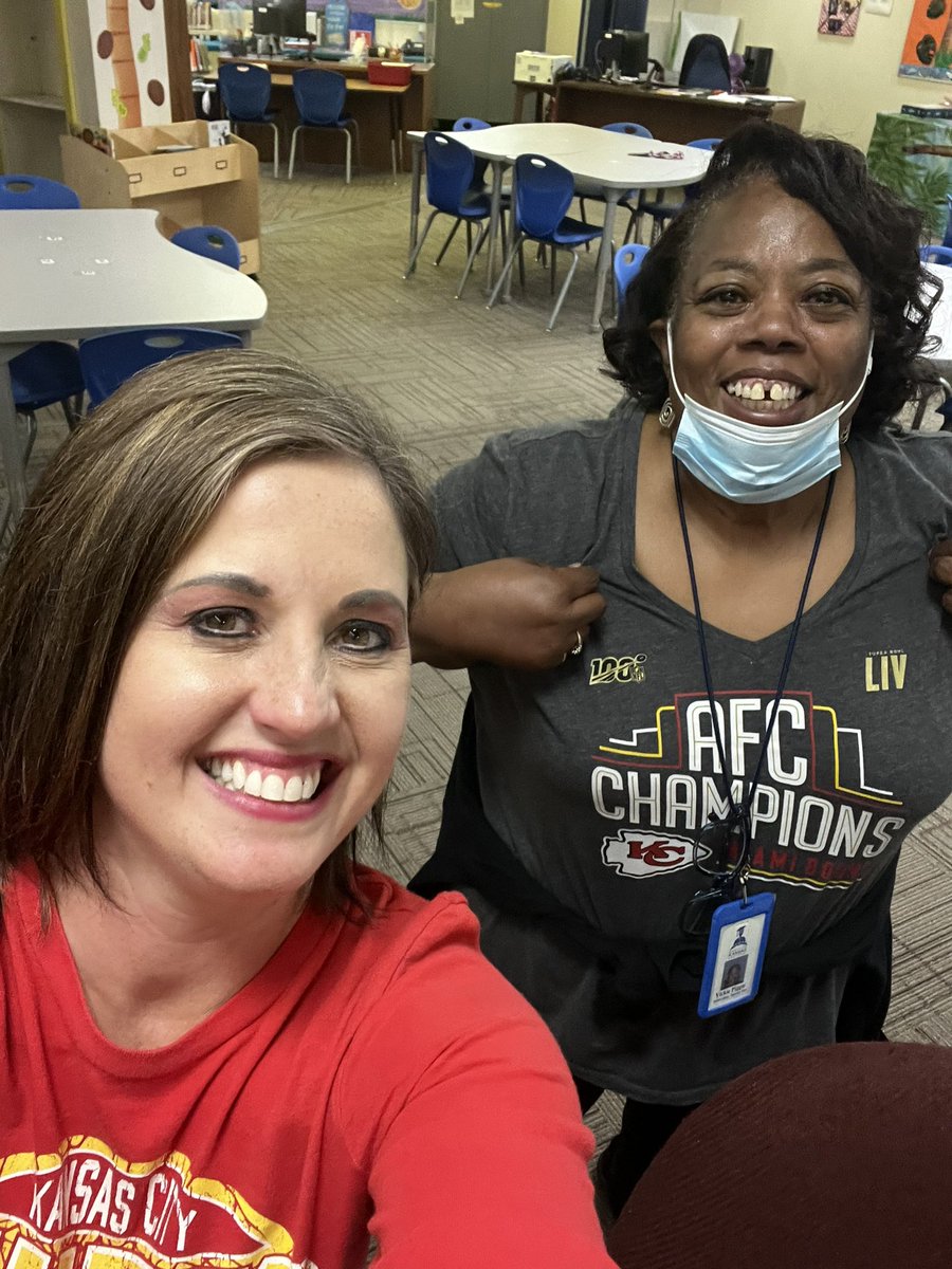 BannekerPanther's tweet photo. 🐾 Banneker Panthers 🐾 are ready to cheer on the @Chiefs today! Bring home the W! #BannekerPanthers #PantherPride #RedWednesday #RedThursday #SBLVII #Champions https://t.co/nvjbJbkONe