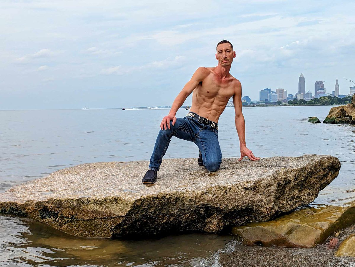 rexmandrews's tweet image. 