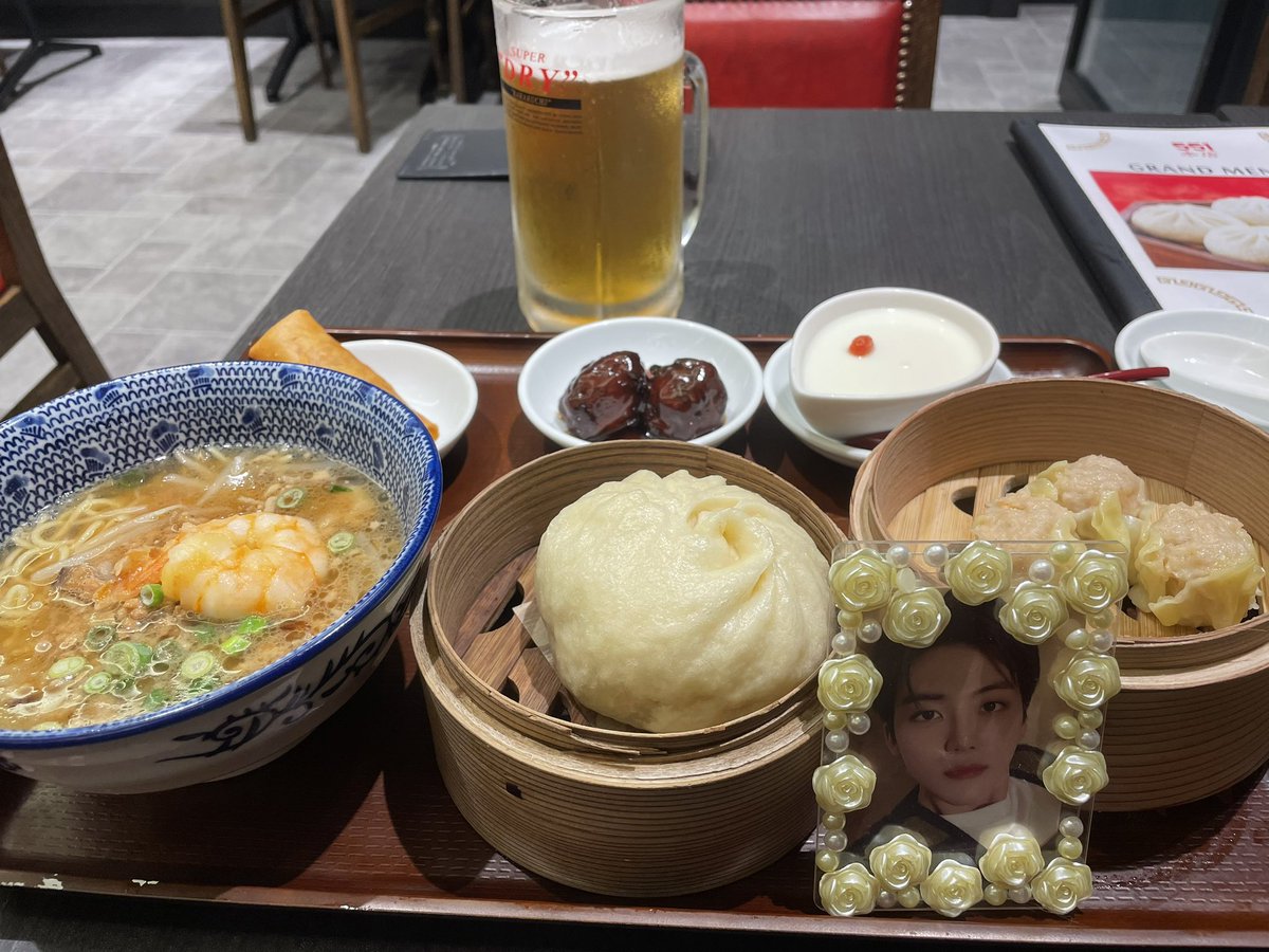 ペゴパ😭
何食べるか悩んだ挙句〜
551蓬莱❣️

３階に通されて
貸切状態w