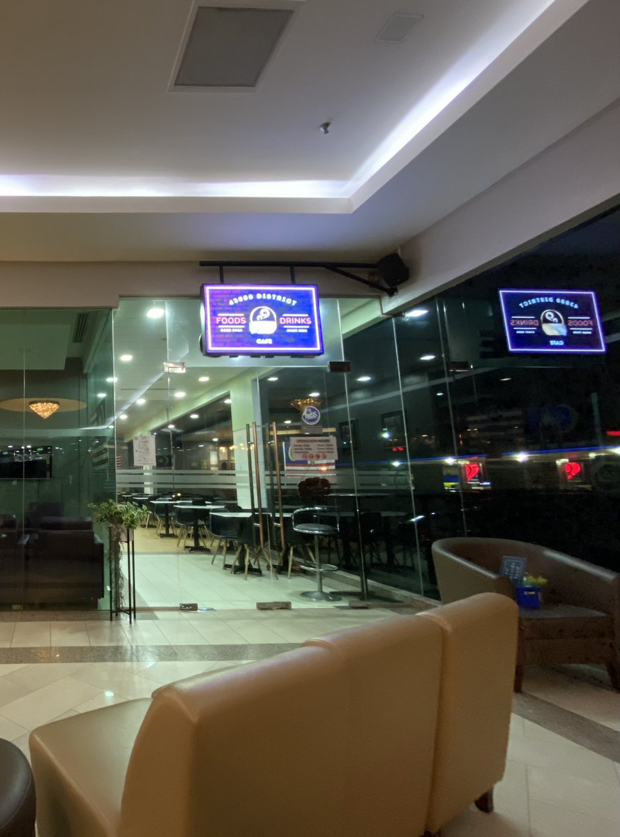 ellysyahira's tweet photo. @syahredzan 43000 District Cafe quality hotel 5⭐️ Harga Mampu milik. Siap Live cooking Nasi Arab. https://t.co/YoeaBkZgE0