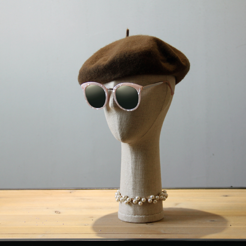 Fabric mannequin head for hat and glasses display

#mannequin #retaidesign #vm #visualdesign #windowdispaly #visualmachandising #fashiontrend #femalemodel #shopdisplay #headdummy #sustainablefashion #casualmannequin #headmannequin