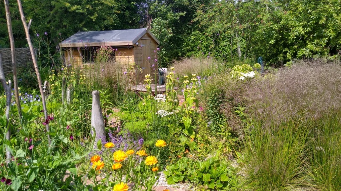 The_SGLD's tweet photo. Don't miss one of our newest members @KrisClode on BBC Gardeners' World tonight, when she'll be talking about the Eco House wildlife friendly garden she designed near Rye which won the Design for the Environment Award at the SGD Awards 2022. Watch it on BBC2 at 9pm tonight. https://t.co/cDAI1gt8DC