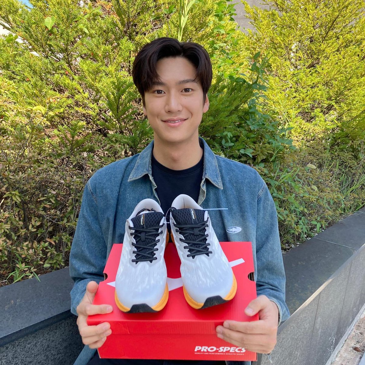 djeongmin's tweet photo. Look what I got here. Unleash Your Speed Enerjet Plus V2 It is expected to be lighter and more elastic than before!! Get your own, Pro-Specs.
#협찬 #프로스펙스 #PROSPECS #우리의속도는계속 https://t.co/IhU9EhIQye