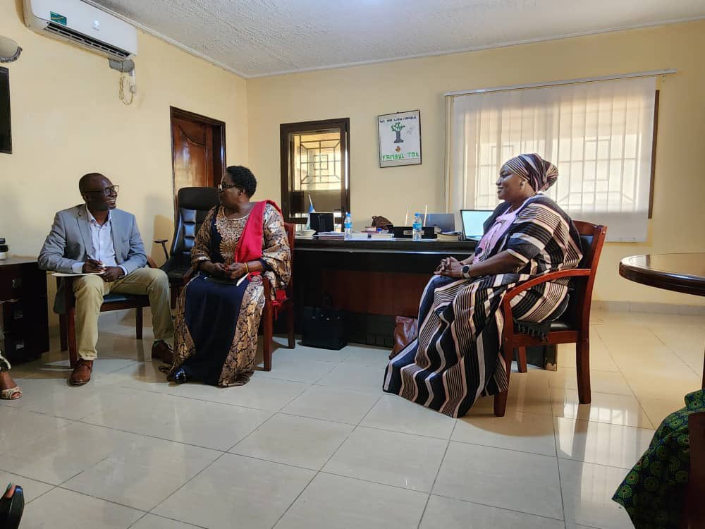 AUC_PAPS's tweet photo. #APCAAC was received by Mr John Caulker, ED of Fumbal Tok, a CSO invested in the implementation of TRC recommendations towards reconciliation in post-conflict #SierraLeone, through community-owned programmes rooted in tradition &amp;truth-telling bonfires, including children’s voices https://t.co/iYqzrAj9yF