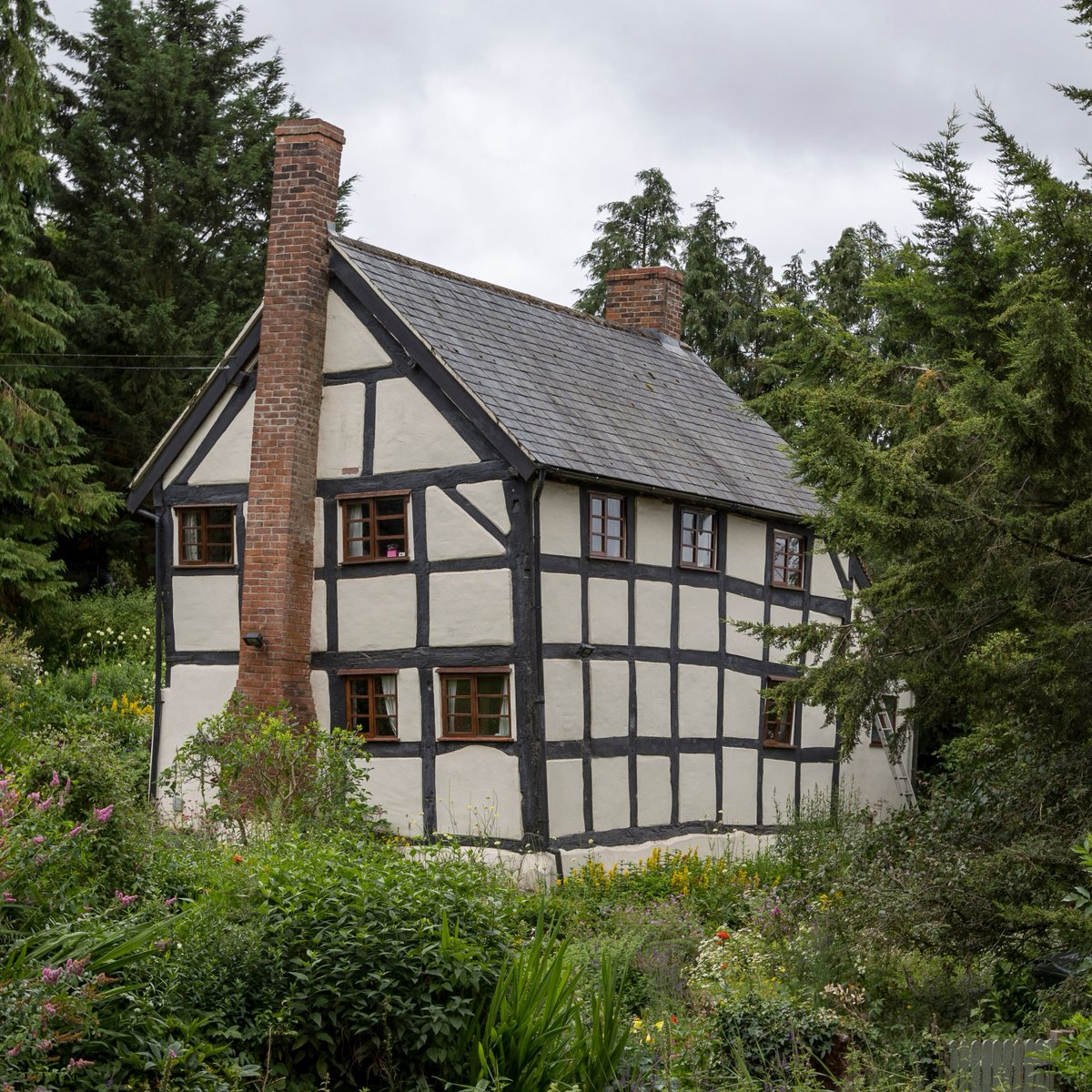 HistoricEngland's tweet photo. A new missing piece! 🧩
The #MissingPiecesProject invites you to share pictures and stories of places on the National Heritage List for England.
This submission by Jo is of a beautiful timber-framed 16th century Grade II listed cottage.
Get involved. ➡️https://t.co/Odv86HltR9 https://t.co/4OblOxzpal