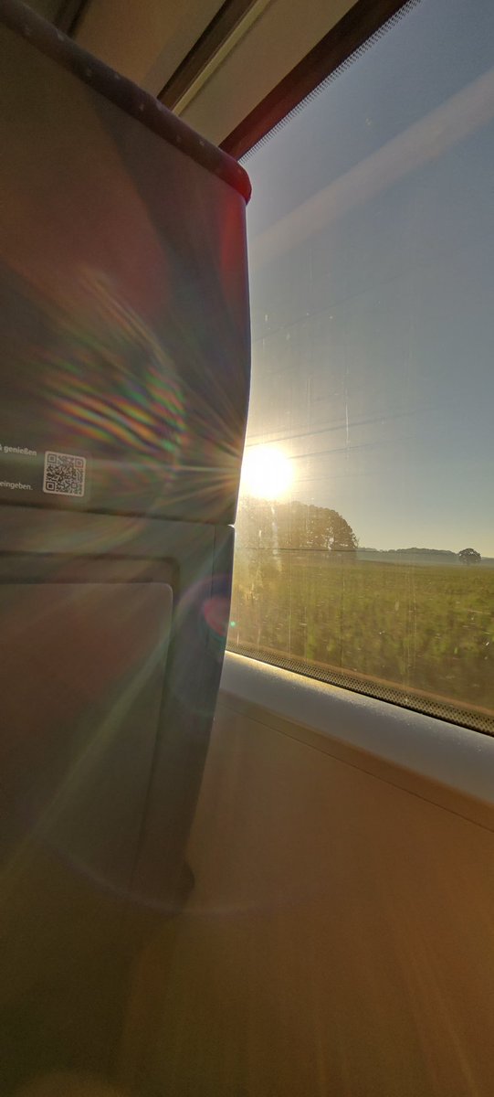 reeeeXcs's tweet photo. Auf dem Weg nach Hamburg zum Bootcamp 👌 https://t.co/y5QKQ4L3HX