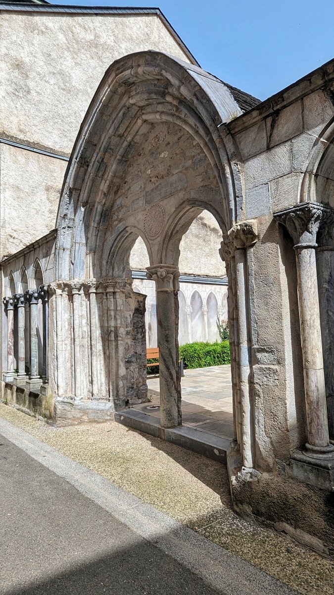 Flâneries à Bagnères-de-Bigorre, petite ville charmante aux commerçants vraiment sympathiques... 💚
#hautespyrenees #occitanie