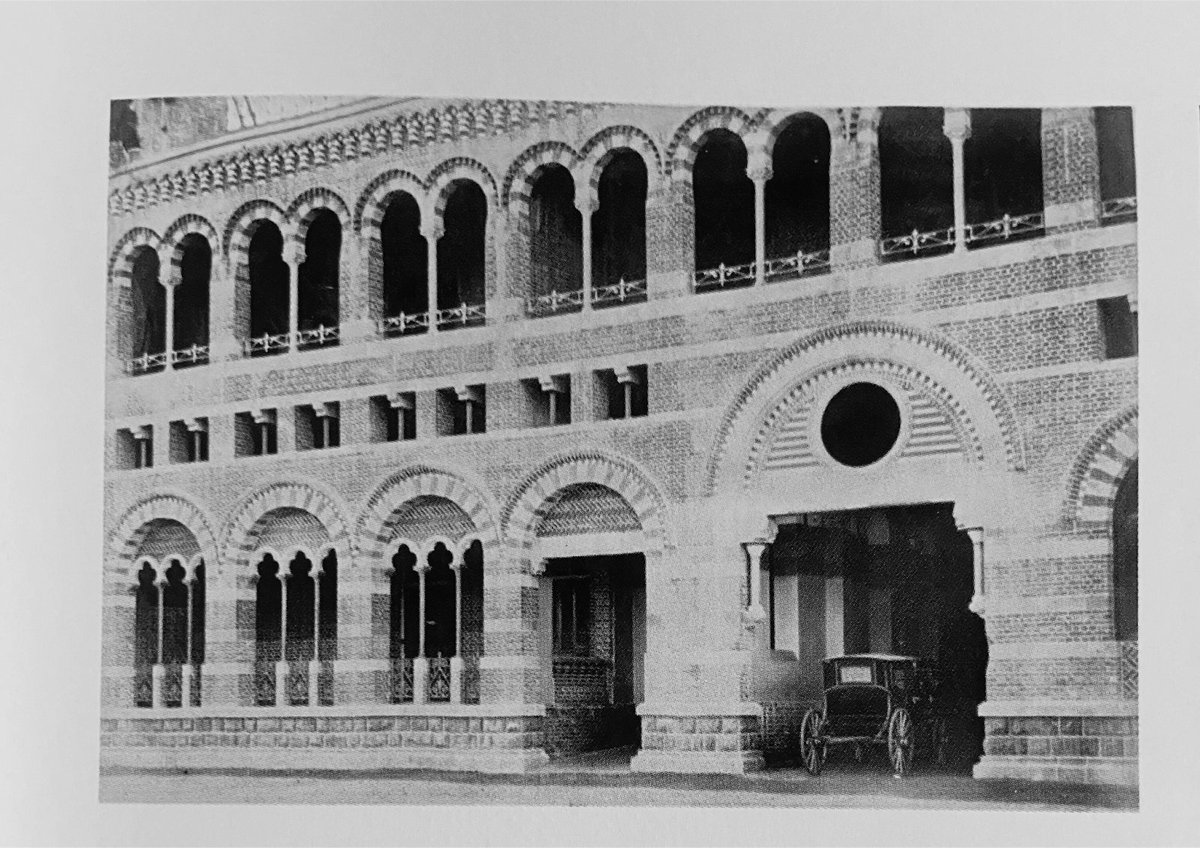 htmgurugram's tweet image. Romanesque Revival – Tracing its origins to the medieval ages in Europe, the Romanesque architecture type had been predominantly noted in churches and castles.

#romanesquerevival #architecturallegacy #timelessbeauty #heritagewonders #transporttreasures #romanesque