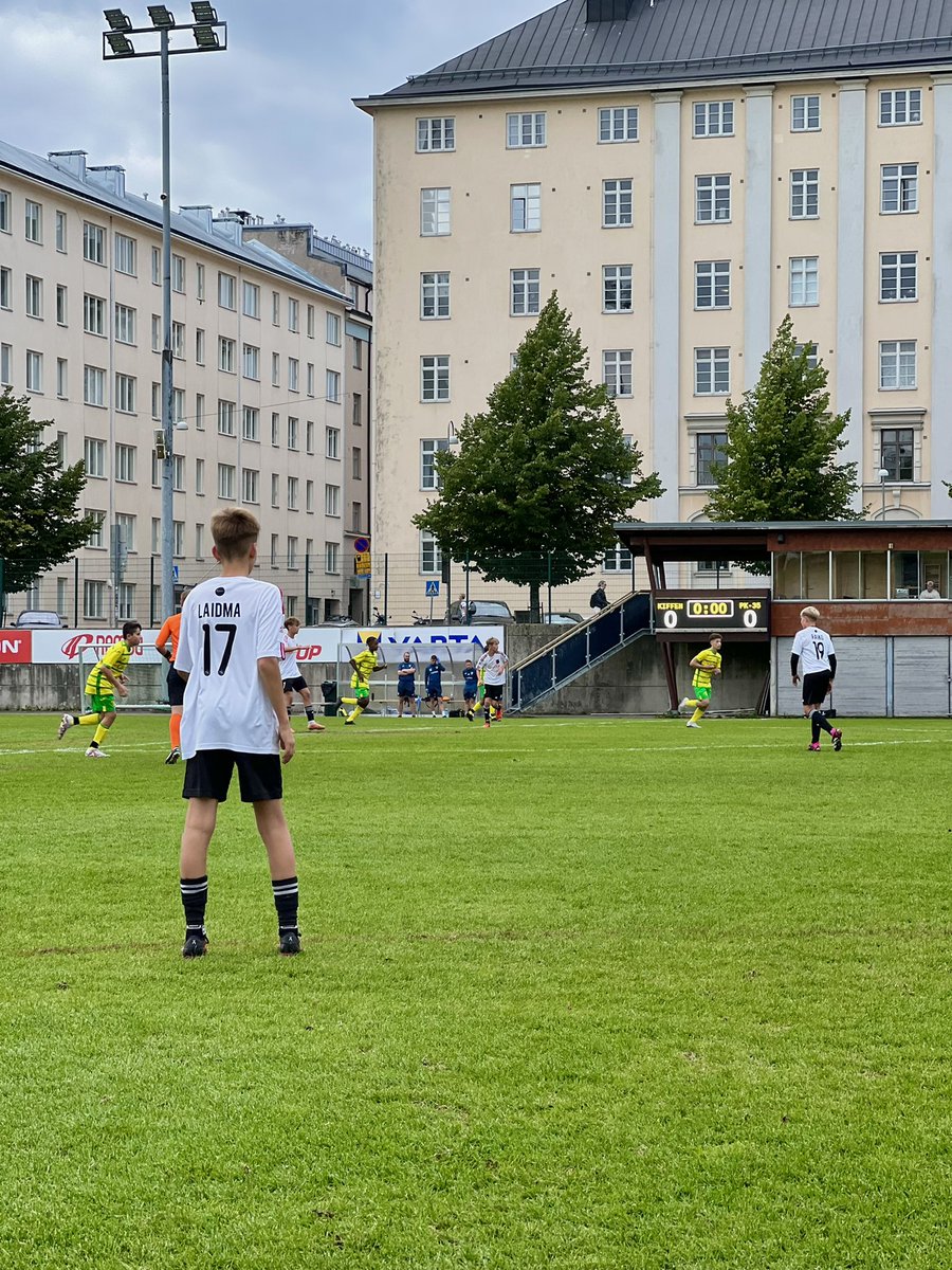 HJK Cup 2023 on potkaistu käyntiin.⚽️

PK2 kentällä käynnissä tiukka FC Nõmme United vastaan Norwich FC.

PK 1 kentällä HJK:n siniset ja KuPS ottavat mittaa toisistaan.

Mukaan tunnelmiin pääset linkin kautta: m.youtube.com/watch?v=5FD3j4… 🔥