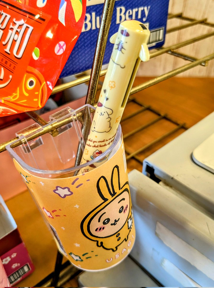AosakiYugo's tweet photo. ウサギのペン売ってると思って近づいたらトラップだった https://t.co/Ppcf8mOHUm