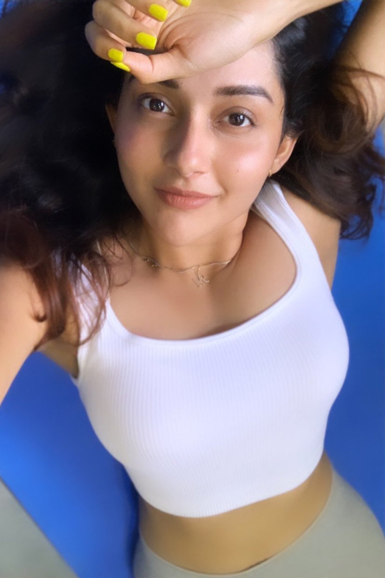 F5e4g-2bQAAhI4q?format=jpg&name=large