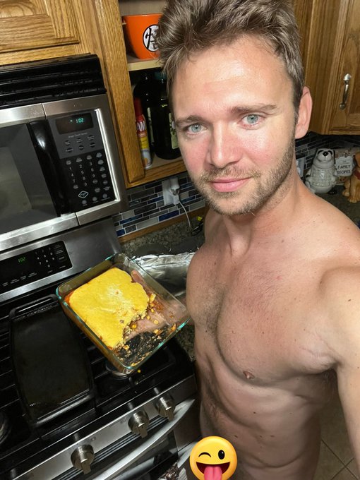 Thank you everyone for a wonderful night online. Venison cornbread bake for dinner 🥘 American Honey Whiskey
