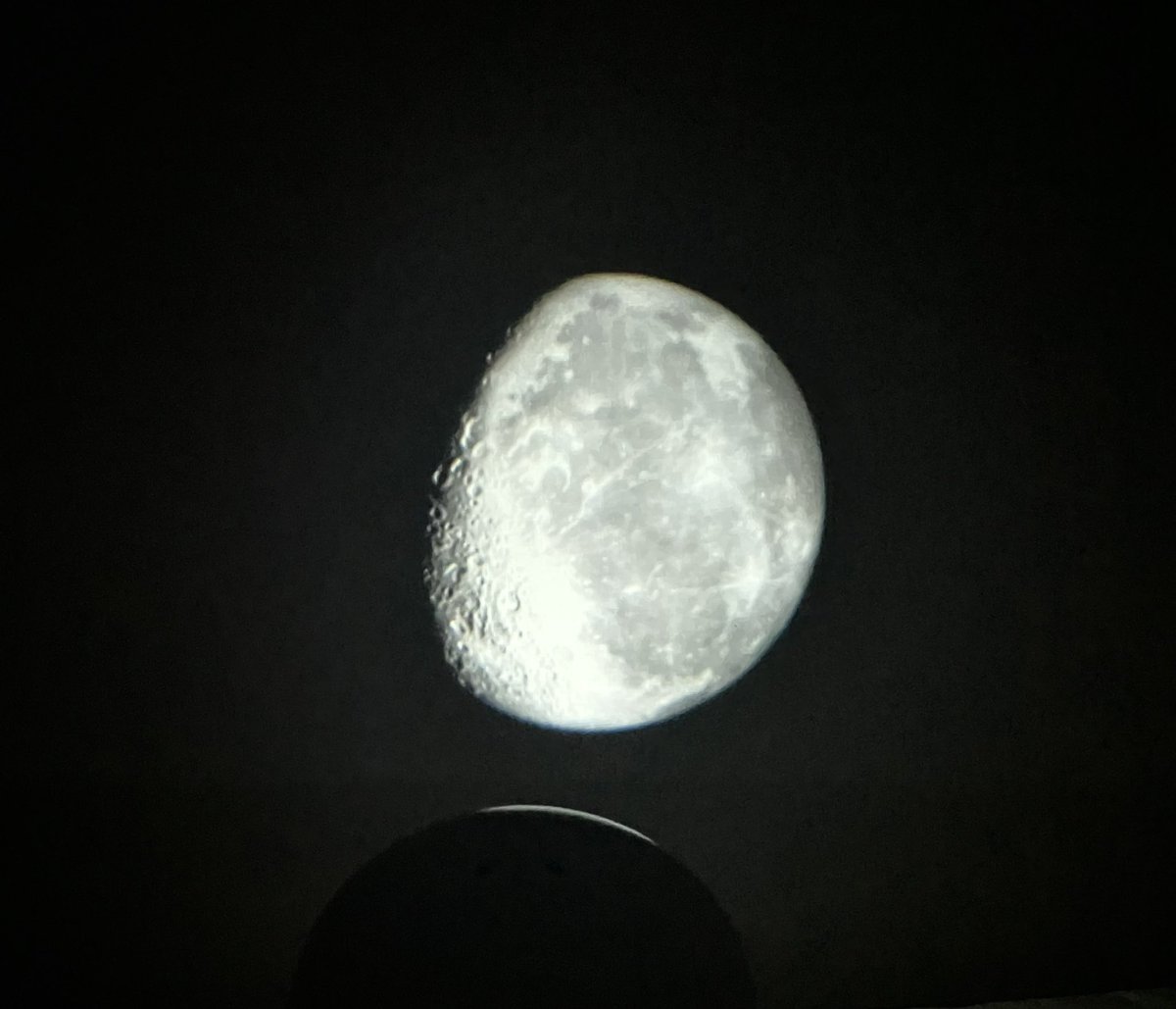 ThevoyageP's tweet photo. 家庭用プラネタリウムの最高峰『#HOMESTAR #granity』で癒しの時間を��喫🌔🌏🌌
iPhoneやiPadで操作、専用アプリでいろんな映像も楽しめる👀✨
https://t.co/RqflxRSu00
精密で美しい星を再現する光学式(レンズ式)投影とプロジェクターの映像のWが楽しめて見応え抜群‼️
#ホームスター
#宇宙メルマガ https://t.co/Z5rjrvUW6u