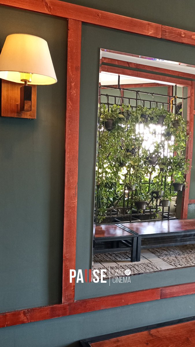 CafeCinemaPause's tweet photo. آیینه ای که منتظر عکسای قشنگتونه😍😉 https://t.co/q78eS8OH0N
