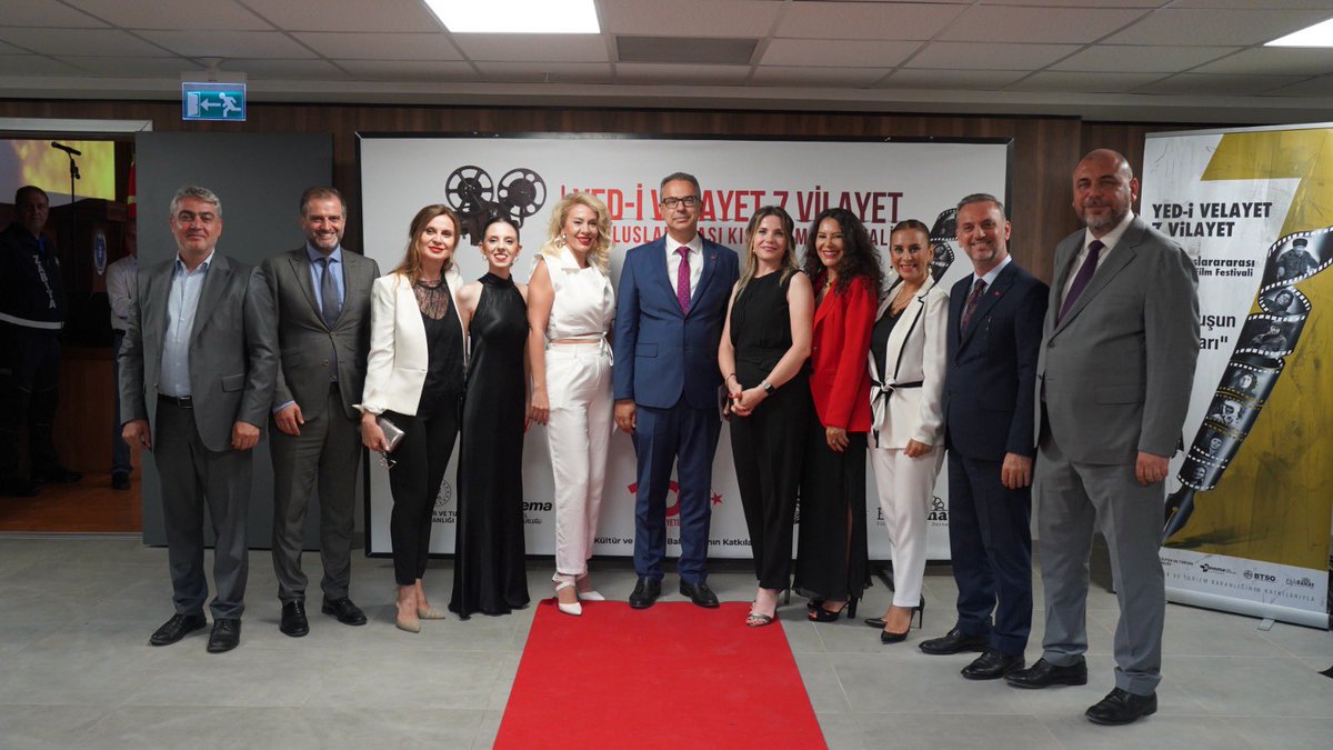 BTSO (@bursatso) on Twitter photo Odamızın destekleriyle <a href="/TCKulturTurizm/">T.C. Kültür ve Turizm Bakanlığı</a> Sinema Gen Müd ile Ehli Sanat Sinema ve Kültür Derneği işbirliğiyle düzenlenen Uluslararası Yed-i Velayet 7 Vilayet Kısa Film Festivali'nin galası YK Üyemiz Hakan Batmaz ve TOBB Bursa KGK Başkanı Sevgi Saygın'ın katılımıyla gerçekleştirildi. Odamızın destekleriyle <a href="/TCKulturTurizm/">T.C. Kültür ve Turizm Bakanlığı</a> Sinema Gen Müd ile Ehli Sanat Sinema ve Kültür Derneği işbirliğiyle düzenlenen Uluslararası Yed-i Velayet 7 Vilayet Kısa Film Festivali'nin galası YK Üyemiz Hakan Batmaz ve TOBB Bursa KGK Başkanı Sevgi Saygın'ın katılımıyla gerçekleştirildi.