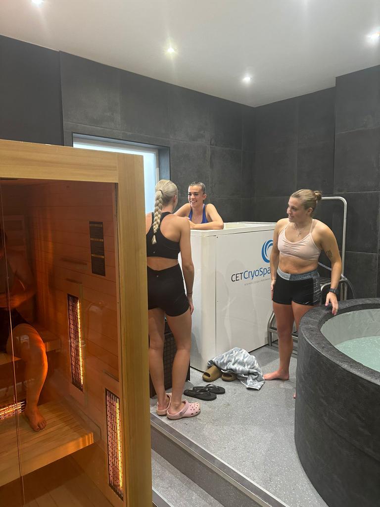 CountyWomen_'s tweet photo. Recovery time for the 1st Team @APC_Recovery in preparation for Sunday game,3 games in 7 days,tough start to the Season! ⚽️💙🎩💪 https://t.co/IsQN0Wm3NX
