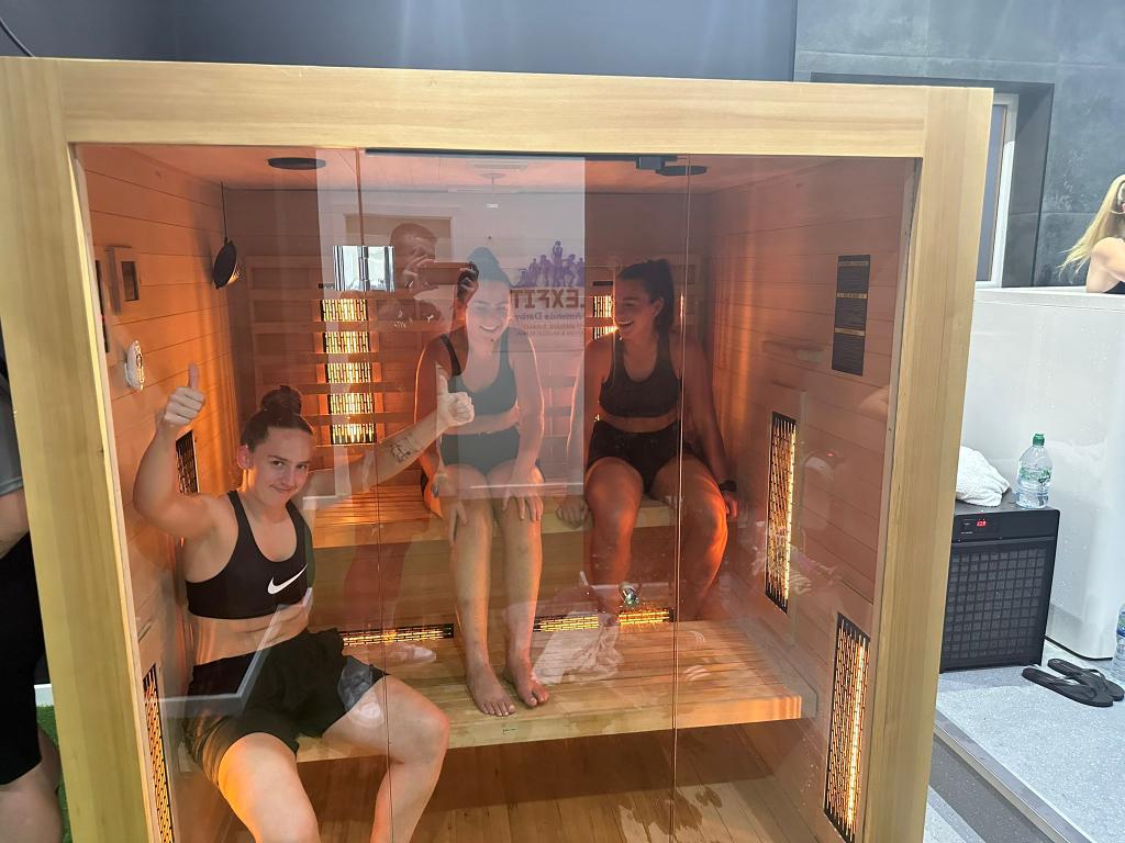 CountyWomen_'s tweet photo. Recovery time for the 1st Team @APC_Recovery in preparation for Sunday game,3 games in 7 days,tough start to the Season! ⚽️💙🎩💪 https://t.co/IsQN0Wm3NX