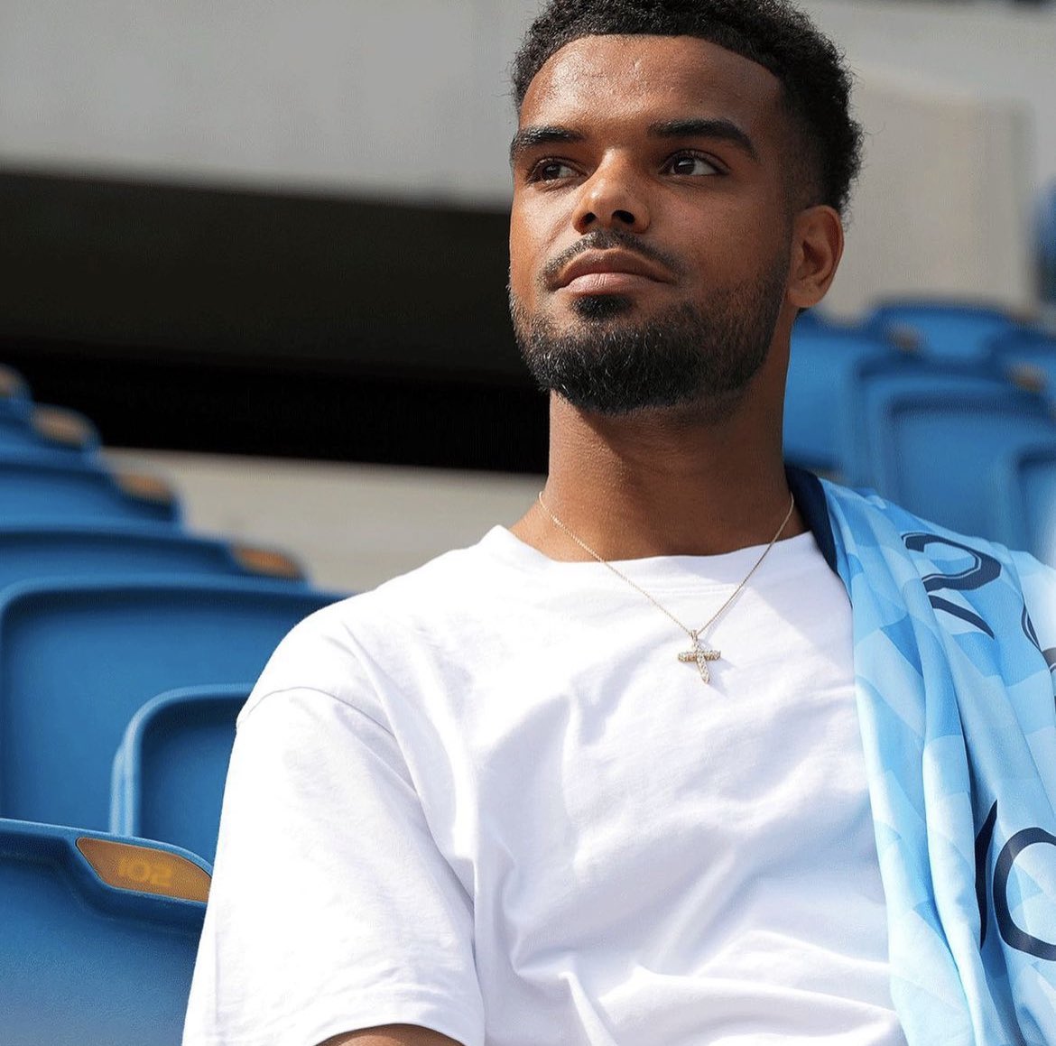 MondoCalcio_it's tweet photo. Christopher Operi, difensore ivoriano classe 1997, ha ufficialmente rinnovato il suo contratto con il Le Havre fino al 30 giugno 2026. #Calciomercato #Ligue1UberEats #LeHavre #Operi https://t.co/nIFYIqY395