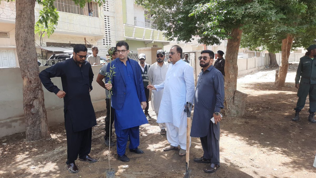 DCKhiCentral's tweet photo. Visited #Project89 of #Project100 that is in last stages of development and as the newly planted plants take roots this will be open for public. A great addition to green spaces in #Nazimabad. https://t.co/xbYraEToZR