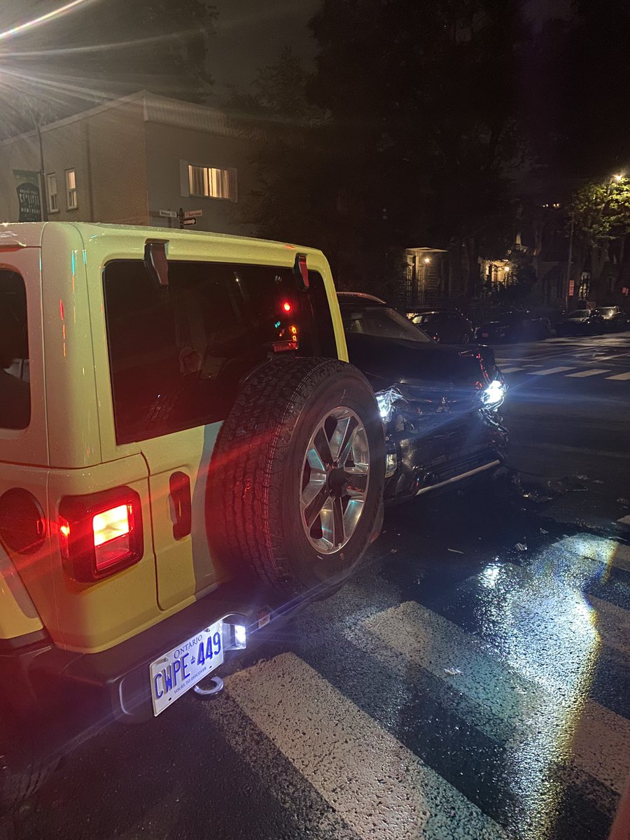 BringItBckKenny's tweet photo. Crazy car crash…  Everyone was good but this man started running and left his jeep lmao https://t.co/jbMvn1DJ2d