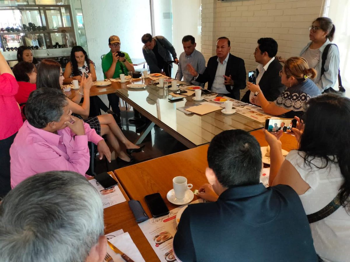delriovirgen1's tweet photo. El #ProyectoInocencia se fortalece con el apoyo de los  periodistas de #Veracruz que se han interesado por conocerlo y difundir sus beneficios de sacar de la cárcel a personas detenidas de manera ilegal e injusta. 

Gracias a mis amig@s de la prensa por su respaldo y difusión con el único interes de abogar por la separación de poderes en la entidad y por su lucha a favor de una vida más justa que nos merecemos los veracruzanos.