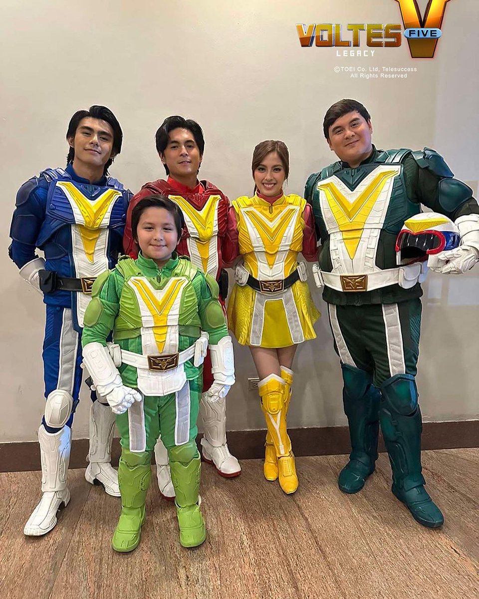 I'm not crying, you are! 😭🤧

We're not ready to let go of #VoltesVLegacy yet! Kaya naman are some behind-the-scenes photos of the cast!

Don't miss the EPIC FINALE tonight at 8PM, mga Kapuso!