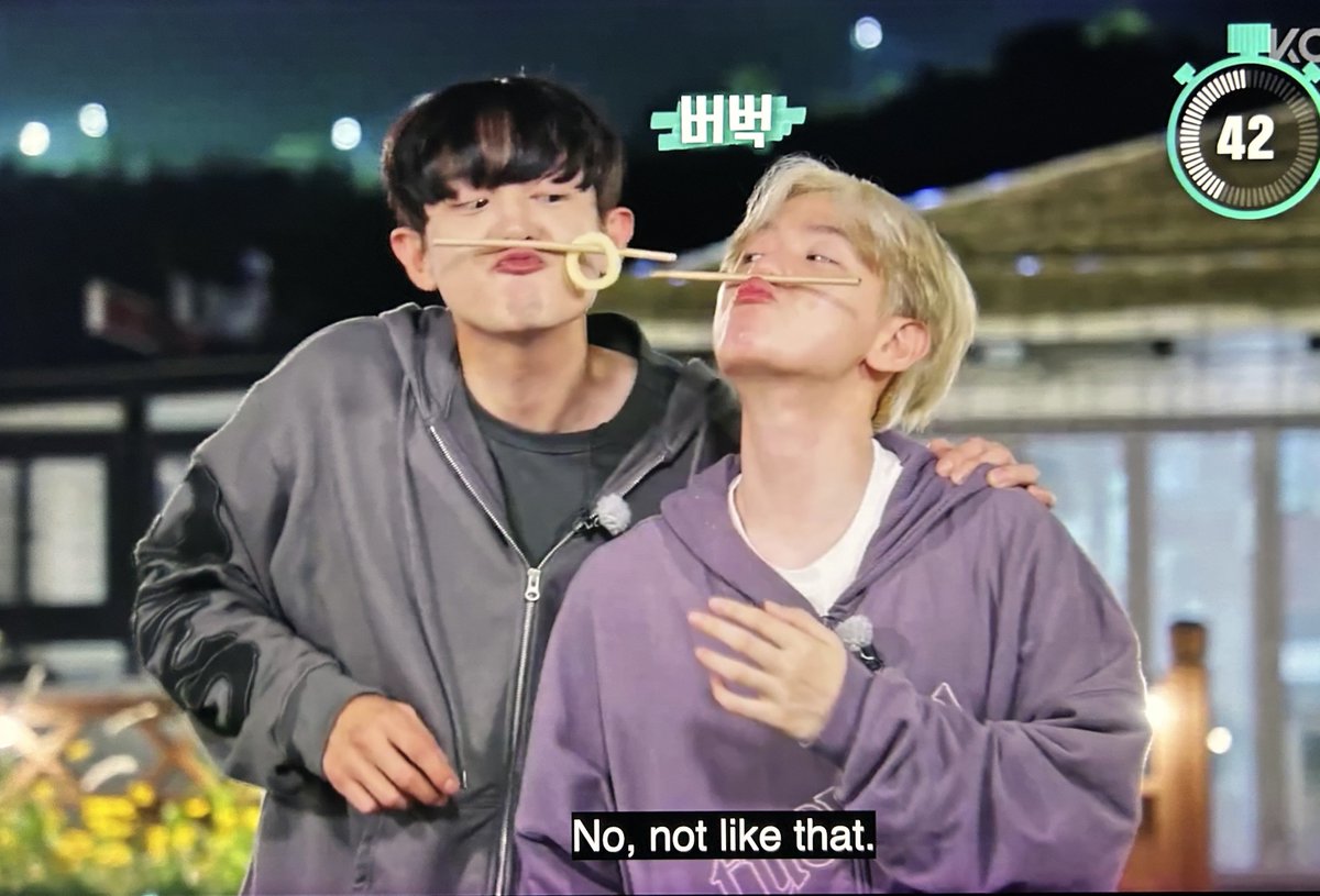 bestofchanbaek's tweet photo. 🤭💕 https://t.co/dFTEgR06am