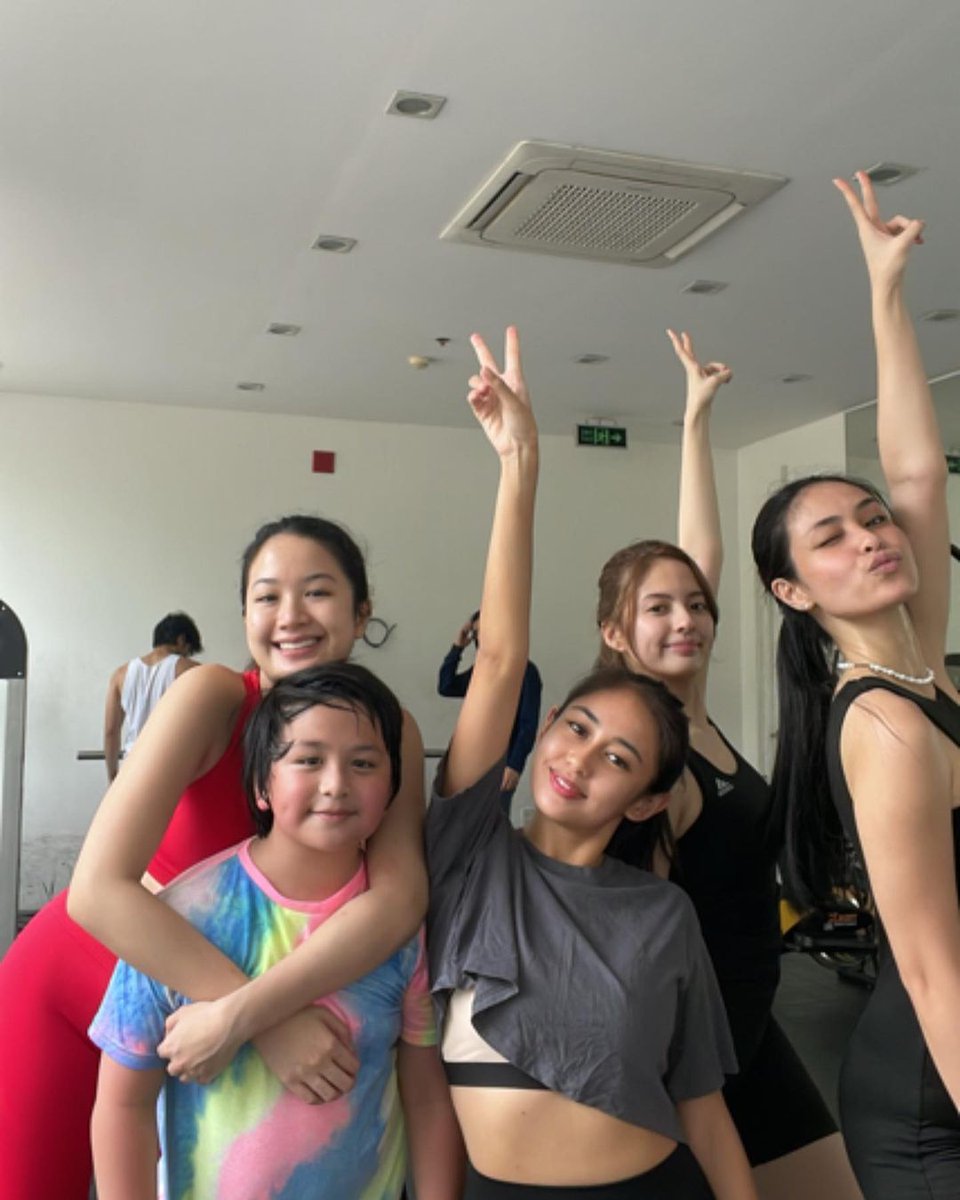 I'm not crying, you are! 😭🤧

We're not ready to let go of #VoltesVLegacy yet! Kaya naman are some behind-the-scenes photos of the cast!

Don't miss the EPIC FINALE tonight at 8PM, mga Kapuso!