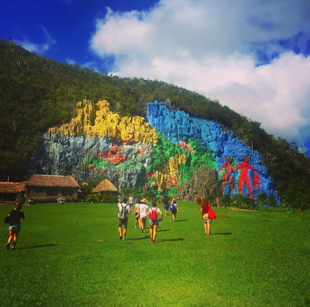 CubaPLUSMag's tweet photo. Obra de singular belleza que recrea una de las pinturas a cielo abierto más grandes del planeta, Mural de la Prehistoria

.
.
.

#muralprehistoria #cuba #vinalesvalley #viajoconbelraysa #naturaleza #naturephotography #enjoytravel #outdoor #pinardelrío #turismo  #muralprehistoria https://t.co/SEcxfUmFjv