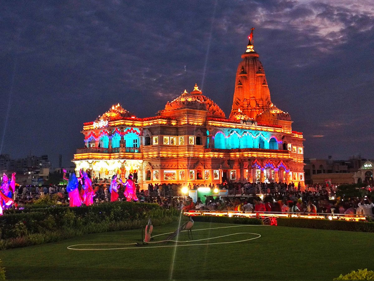 shashimorya88's tweet image. Embracing the divine vibes of Mathura on Krishna Janmashtami. 🙏🕊️ 
May Lord Krishna bless us all with love, peace, and happiness! 🙏💕 #KrishnaJanmashtami #MathuraDiaries #DivineJourney
#KrishnaJanmashtami #Mathura #DivineBlessings