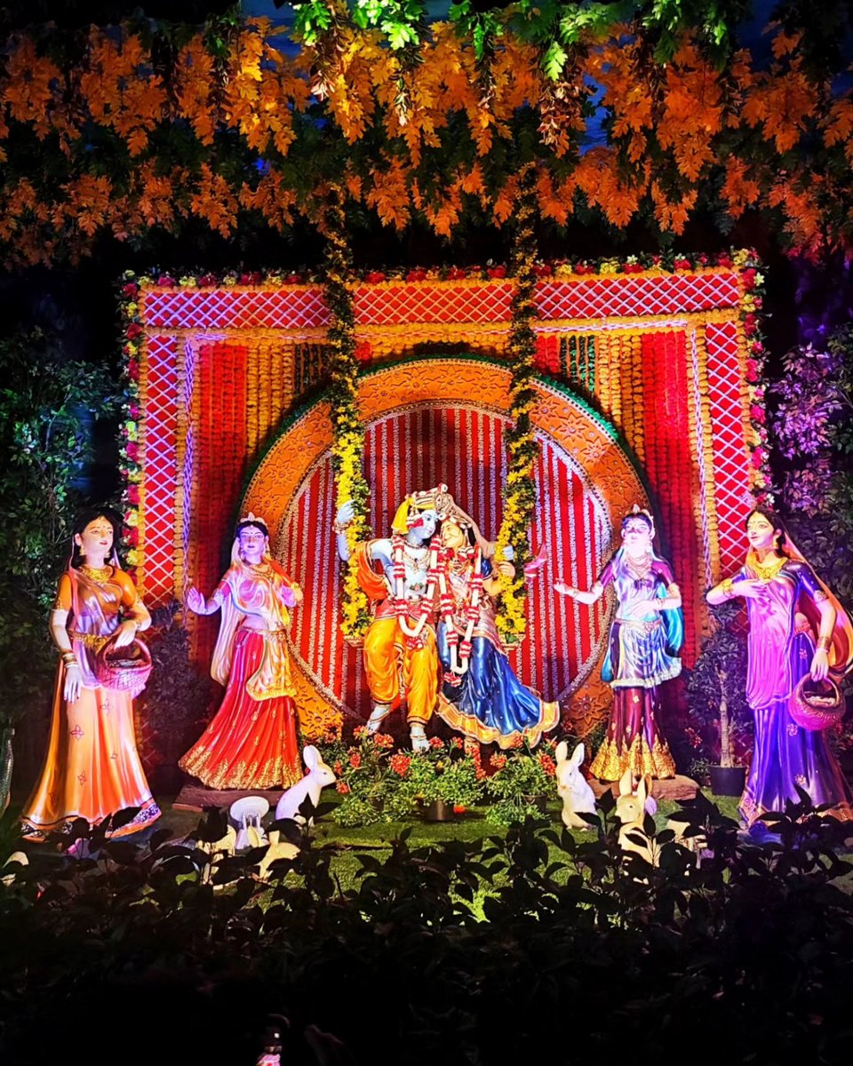 shashimorya88's tweet image. Embracing the divine vibes of Mathura on Krishna Janmashtami. 🙏🕊️ 
May Lord Krishna bless us all with love, peace, and happiness! 🙏💕 #KrishnaJanmashtami #MathuraDiaries #DivineJourney
#KrishnaJanmashtami #Mathura #DivineBlessings