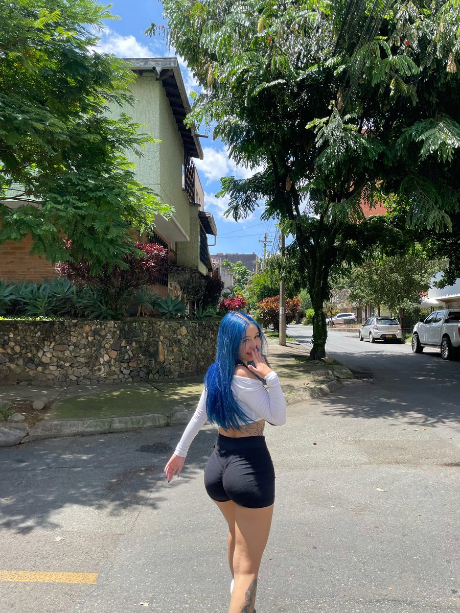 veruzkxxx's tweet photo. Linda en las calles de Medellín 🦋 https://t.co/LQHsBsiSLF