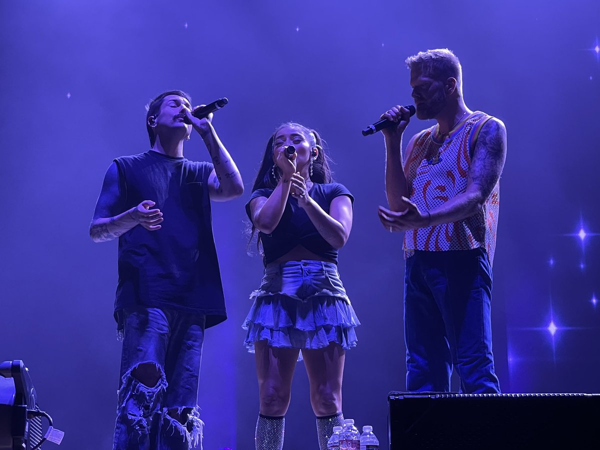 PTXFans's tweet image. Photos of @kirstin, @scotthoying, and @PTXofficial killing it in Dallas!