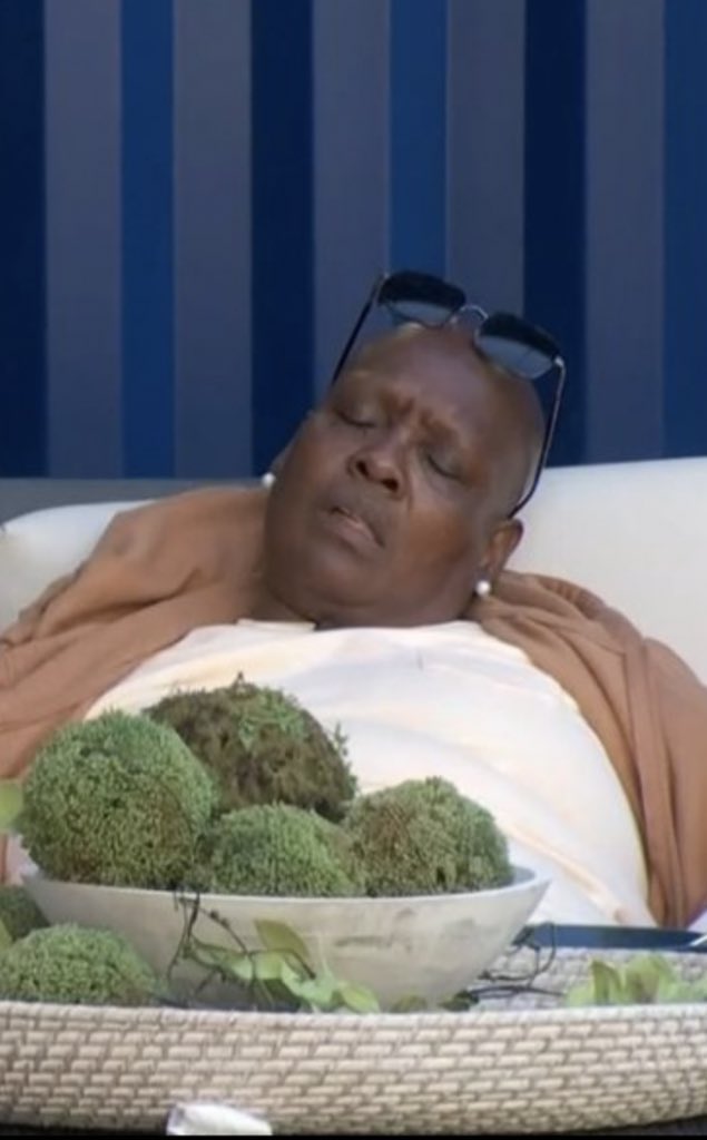 I think I know why they’re all HN’s…the interns are sick and tired of Felicia’s grocery lists. #BB25