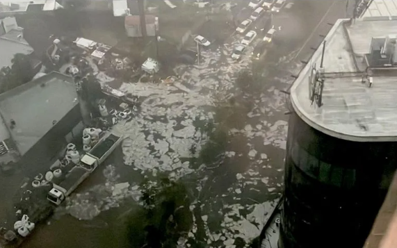 DuyLeon's tweet photo. Granizo azotó a Guadalajara https://t.co/nMNklAz0VC