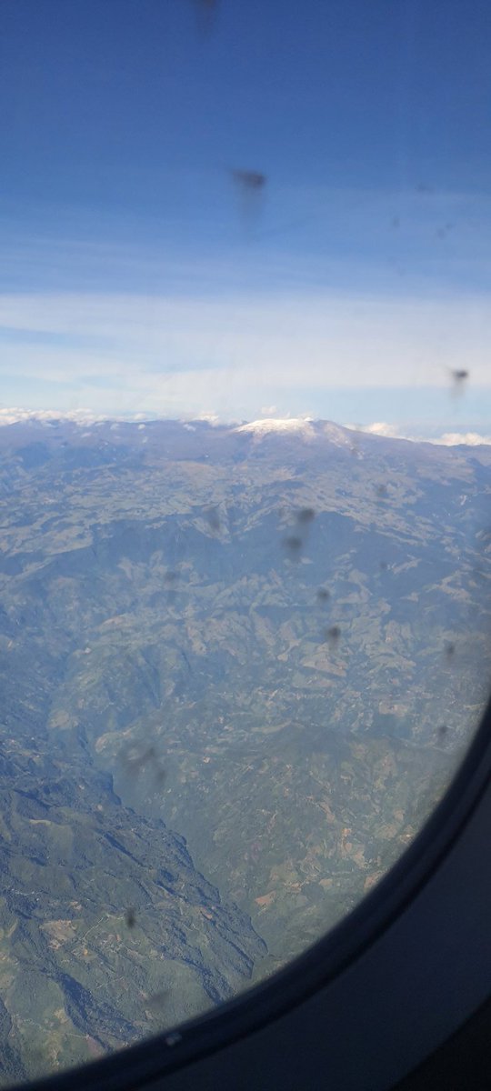 paolaproa's tweet photo. @AviancaEscucha ¿Qué tan respetuoso es vender ubicaciones de sillas en ventana cuando su presentación, aseo y deterioro son impresentables? 
@Avianca @AviancaSAM si cobran por ventana comprométanse con ofrecer calidad en servicio. https://t.co/fcNPfkYx2b