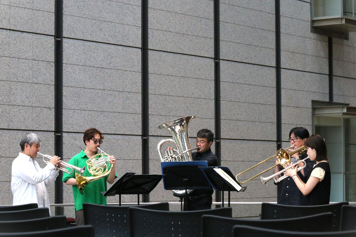 Tokyo_Symphony's tweet image. ／
📢リハーサル進行中！
＼
本日12:15〜ミューザ川崎4階 歓喜の広場にて、東響ミニコンサートを開催✨

 東響メンバーによる金管五重奏が「General Pause～ホット一息、リフレッシュしよ？」と題し、バッハ《目覚めよと呼ぶ声あり》ほかを。
11:45受付開始、入場無料です！
🔗kawasaki-sym-hall.jp/events/calenda…