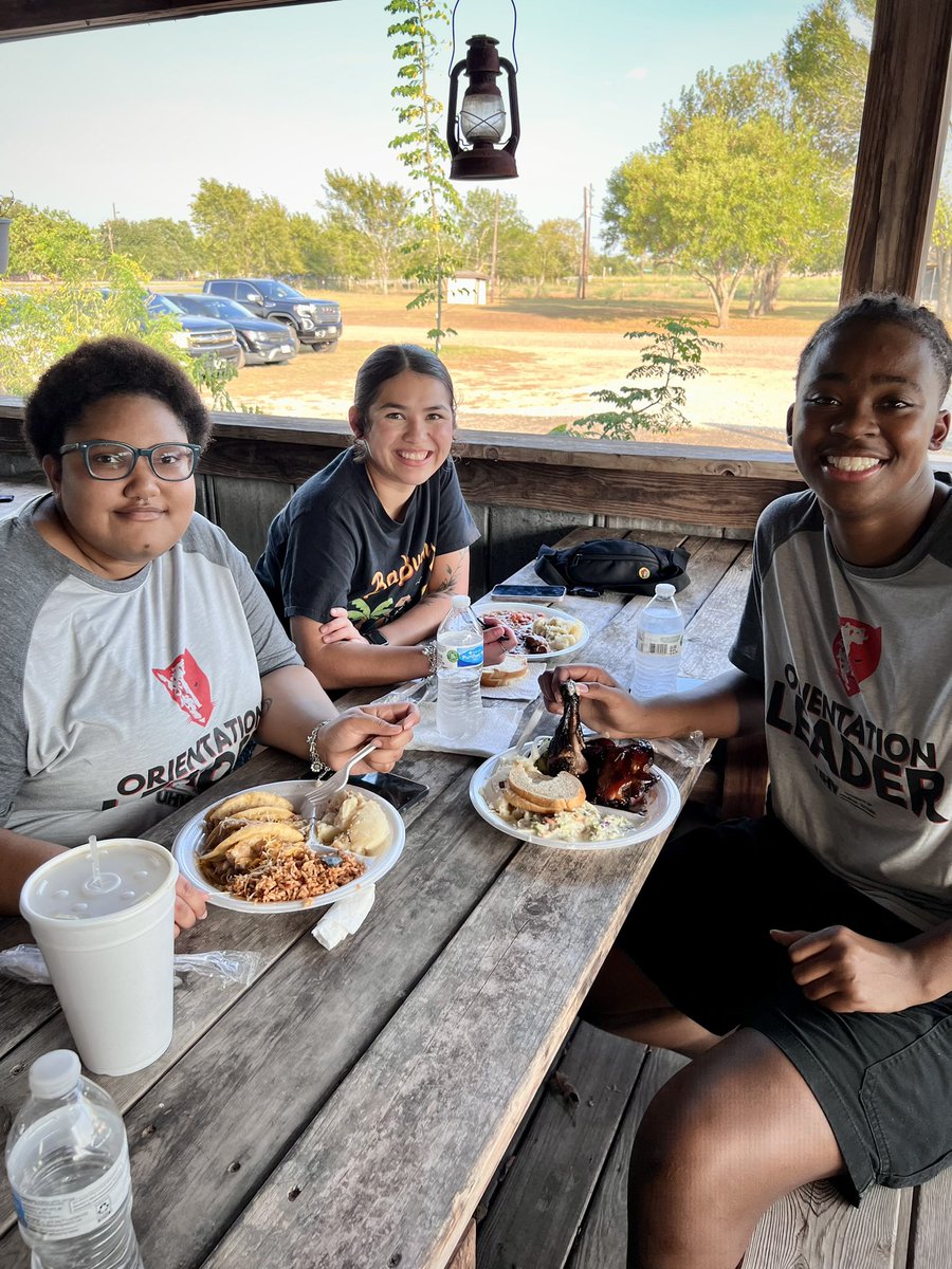 UHVorientation's tweet photo. The calm before the storm of Jaguar Journey Welcome Weekend! Check out a few photos of our Orientation Leaders at our pre-event dinner at KBs BBQ. Everyone enjoyed their meal and had a blast. #TBT #UHV #UHVJagFam #JAXNATION 🐾 https://t.co/Axth3iVVFi