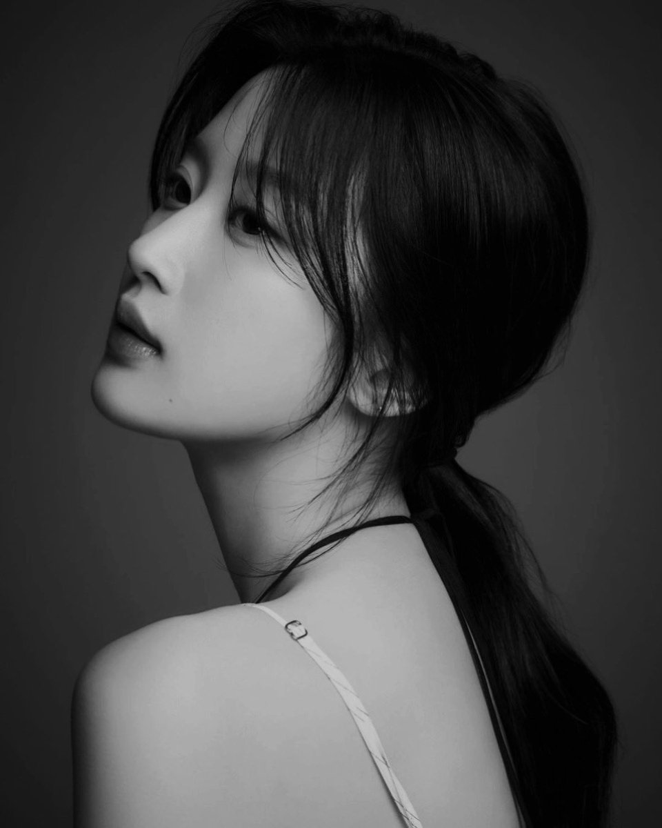 silkensage's tweet image. ㅤ 
      CLÉMENTINE, 1995.  [ ENG / ID ]
      If  you  were  to  die,  who  do you 
      think would sit at your  grave  the 
      longest? 
ㅤ