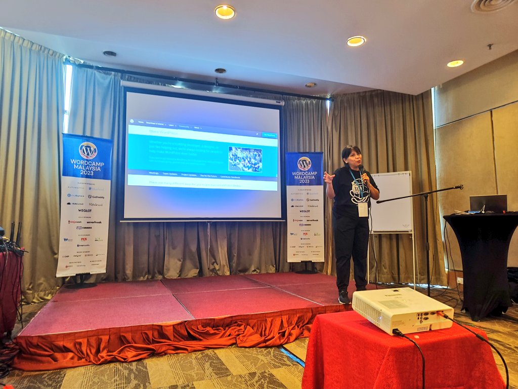 WordCampMY's tweet photo. #WCMY23 day 1 contributor day started 🎉

@webgrrrl is welcoming everyone ! https://t.co/ePyJL6ZqSE