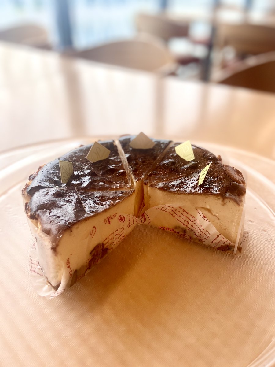 _micohoney's tweet photo. みみ「レストランに #秋の味覚 のスイ��ツが登場してるよ～🌰美味しそう🤤#京丹波 の秋は本当に美味しいものがたくさんで幸せ…🥺💕」
ここ「9/7よりケーキセットは14時以降の提供になりましたので、ご注意くださいね。直売所にも #丹波栗 入ってきていました✨栗ご飯食べたいですね☺」
#味夢の里 https://t.co/eS1jIUlKI9