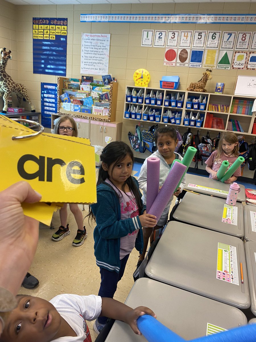 kathycskinner's tweet photo. We find all kinds of fun ways to tap out and remember our “Tricky Words!” -#imagine 
@FultondaleElem @JEFCOED https://t.co/3fFA7kWAdx
