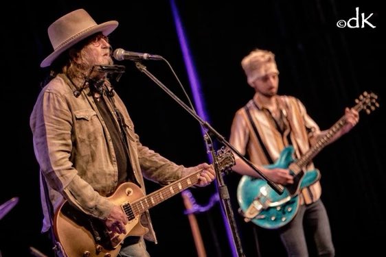 raywylie's tweet photo. hubbard and son..or hubbard and father. https://t.co/KVr5A2CxyV