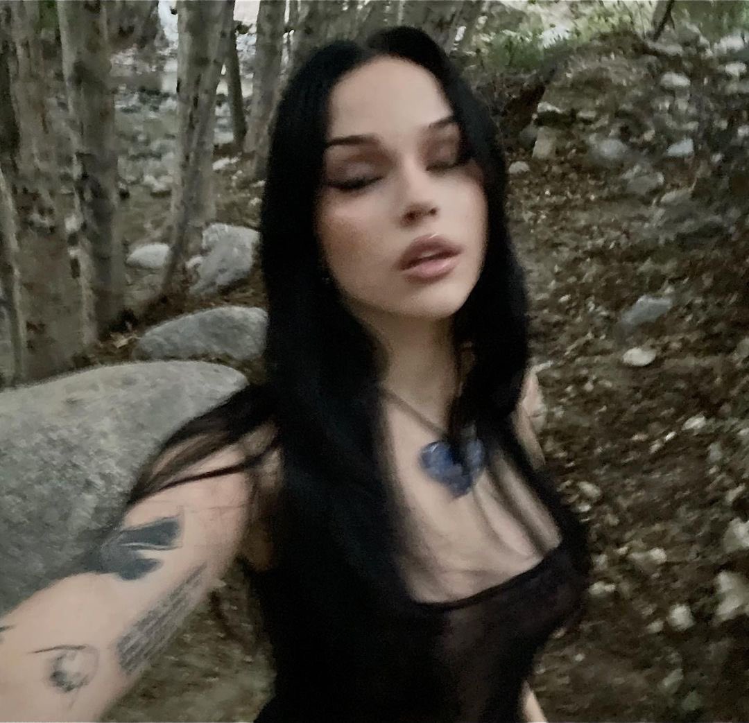 singularsimpson's tweet photo. shit, i would probably use different wording 🖤 https://t.co/j17aSDwCVn