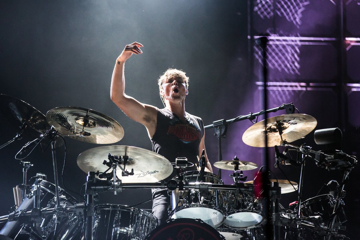 thekiaforum's tweet photo. 7 years ago today: Sounds Live Feels Live.
7 days from today: The 5 Seconds of Summer Show.

See you again soon, @5SOS! https://t.co/xgx3OsfypS