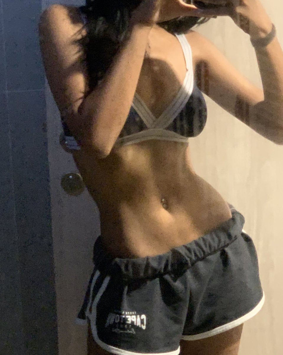 ne0slxt's tweet photo. college has been doing me good i think (i'm FINALLY losing weight again?????) https://t.co/Islxi5mfqd
