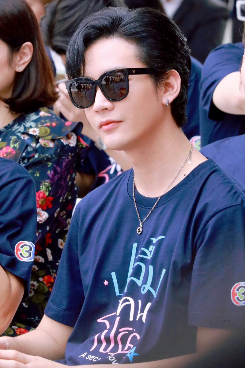PIMCOLOR's tweet photo. หล่อเท่ห์ ไม่มีเปลี่ยนนนน 🕶️
#ขุณขิมมอญ 
#บวงสรวงปลื้มคนโปรด
#ปลื้มคนโปรด https://t.co/lzTRgO7KXg